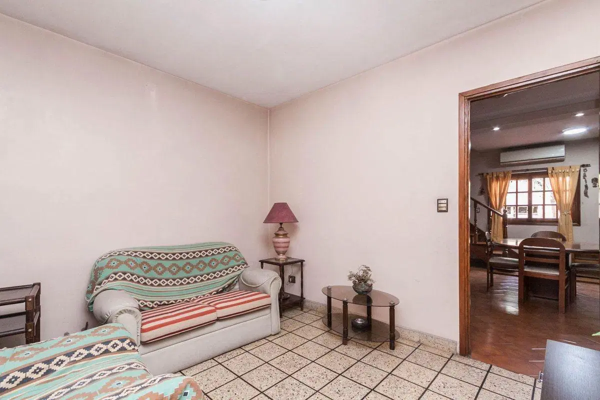 VENTA CASA 5 AMBIENTES COCHERA QUINCHO ADROGUE 2