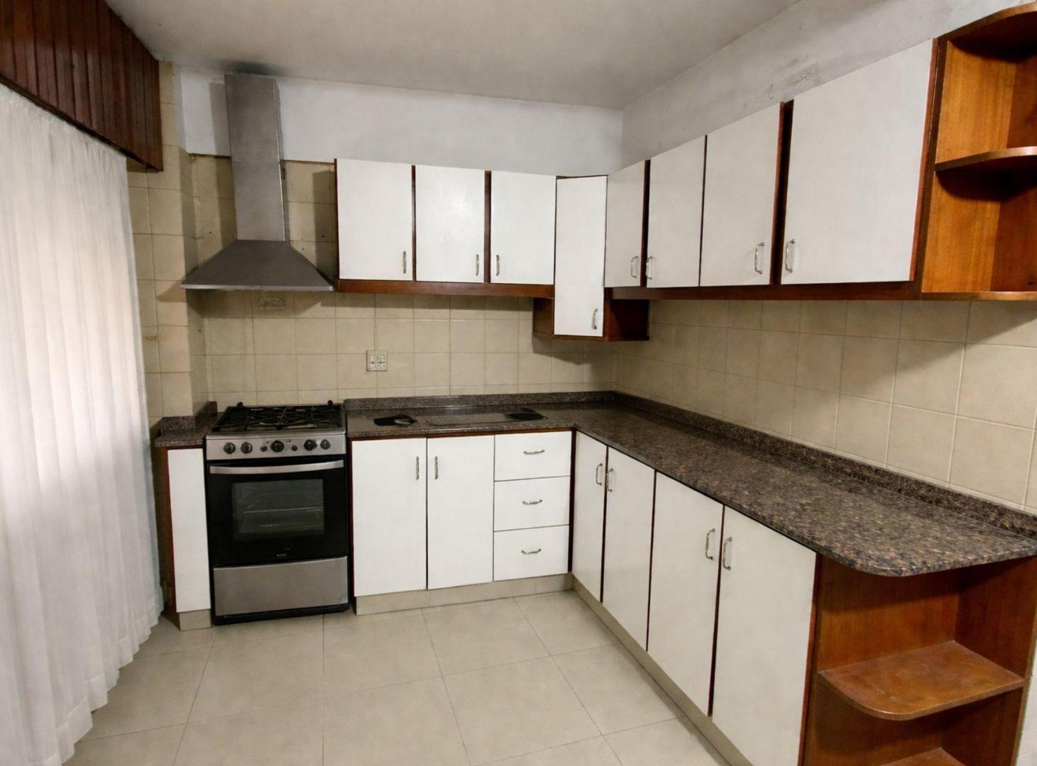 Foto de 5 AMBIENTES LOCAL COMERCIAL GARAGE AMPLIO TERRENO, imagen 4