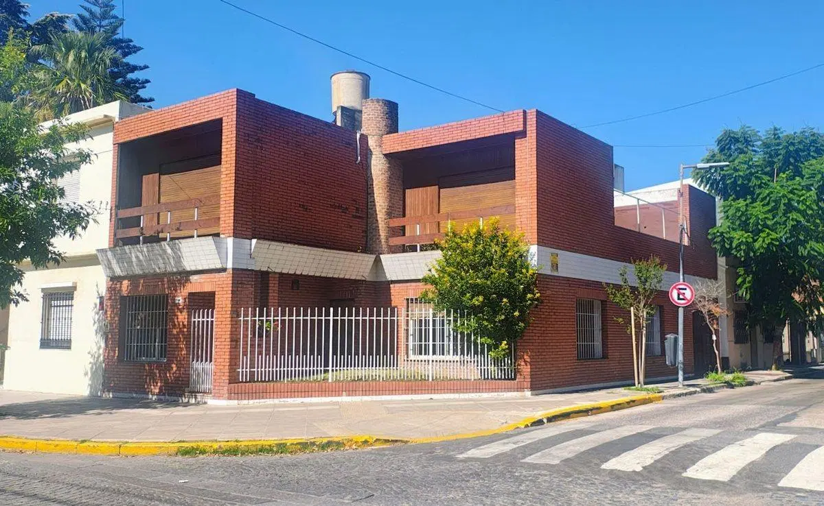 CASA 5 AMBIENTES CON PATIO COCHERA Y TERRAZA 1