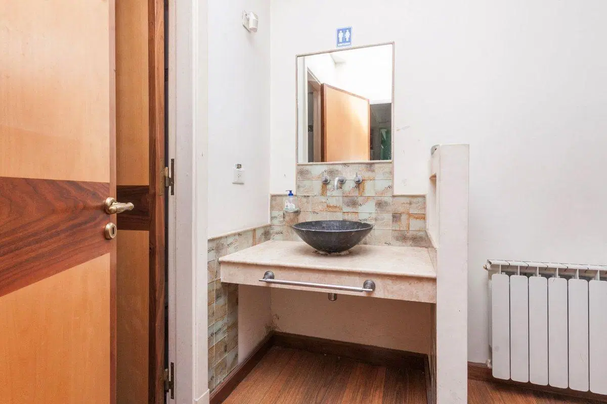 VENTA CASA 4 AMBIENTES COCHERA JARDÍN PISCINA 4