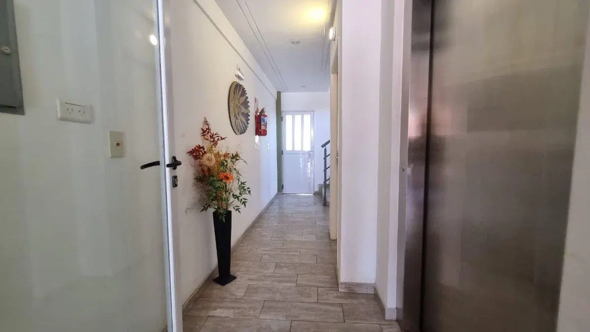 DEPARTAMENTO 2 AMBIENTES BALCON COCHERA 4