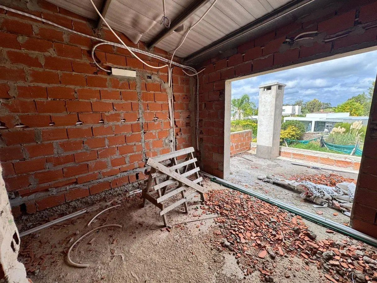 5 AMBIENTES A TERMINAR BARRIO HARAS SANTA MARIA 5