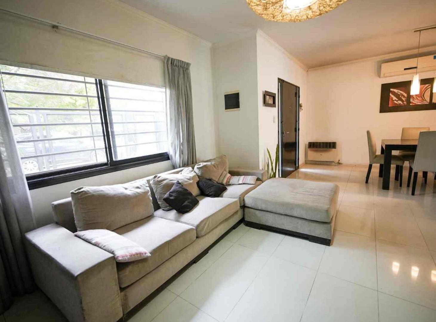 Foto de CASA 4 AMBIENTES CON JARDIN Y PILETA BURZACO, imagen 3