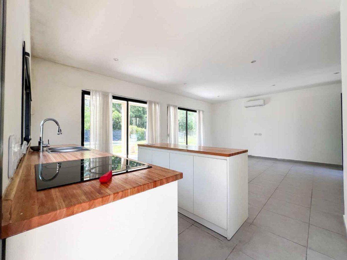 Foto de CASA 4 AMBIENTES EL ENSUEÑO PILETA JARDIN 640 M2, imagen 3