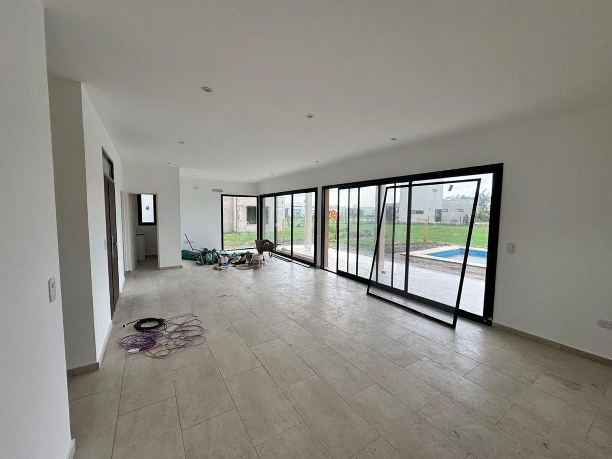 Foto de CASA EN CONSTRUCCION BARRIO EL ENSUEÑO 200 METROS, imagen 1