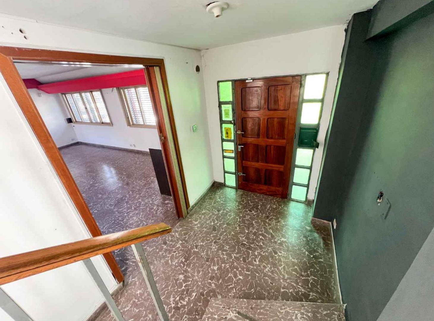 Foto de VENTA CASA 7 AMBIENTES Y LOCAL EN ESQUINA, imagen 1