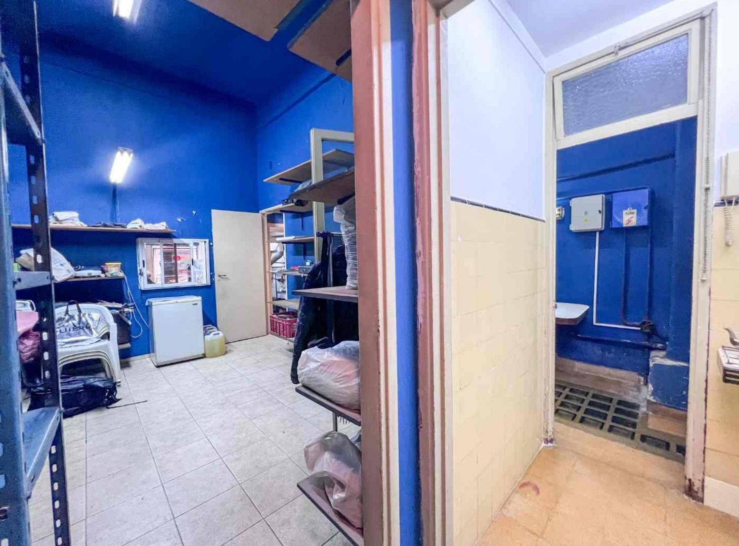 Foto de LOCAL EN VENTA CON PH 2 AMBIENTES MONSERRAT, imagen 3
