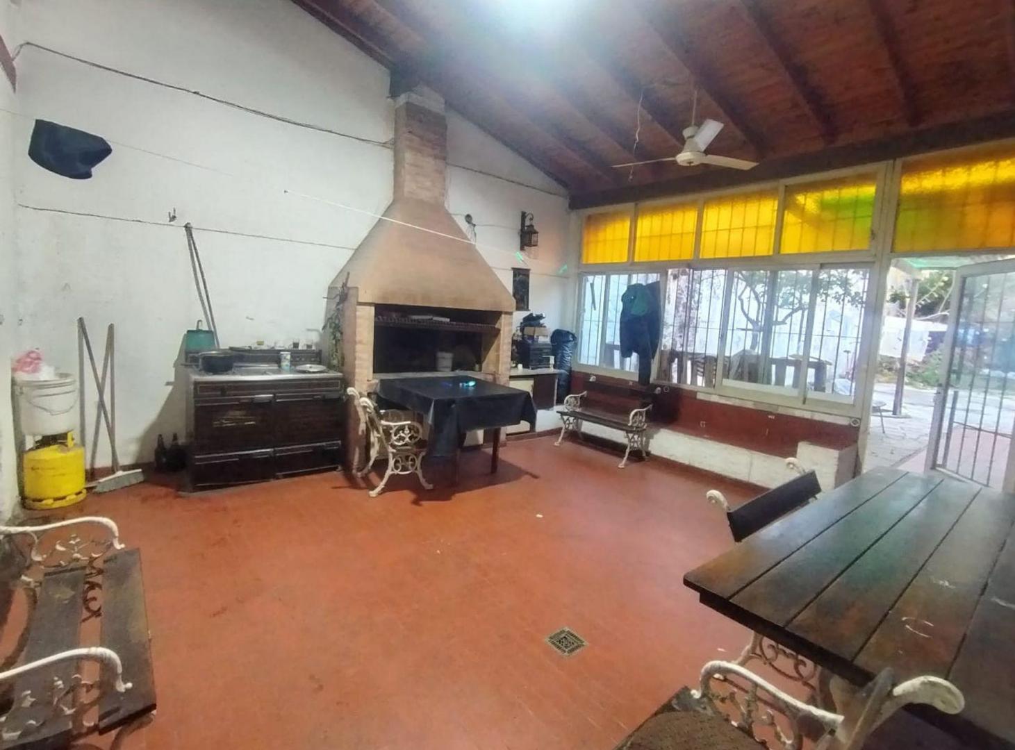 Foto de CASA A REFACCIONAR EN LOTE 8,66 x 47,45 USAM, imagen 5