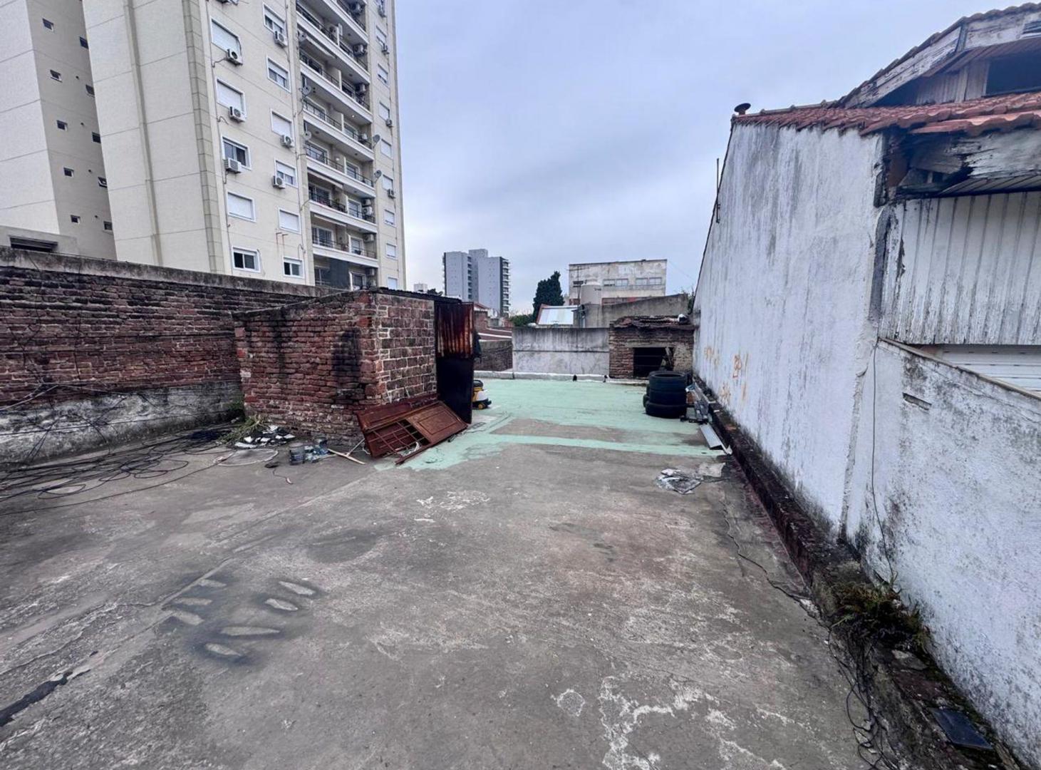 Foto de VENTA LOCAL CON TERRAZA LANUS, imagen 3