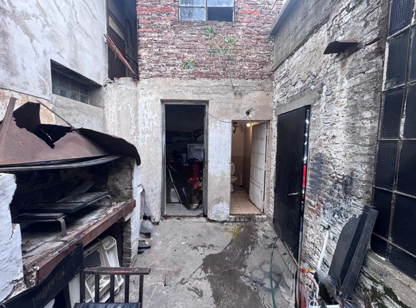 Foto de VENTA LOCAL CON TERRAZA LANUS, imagen 5