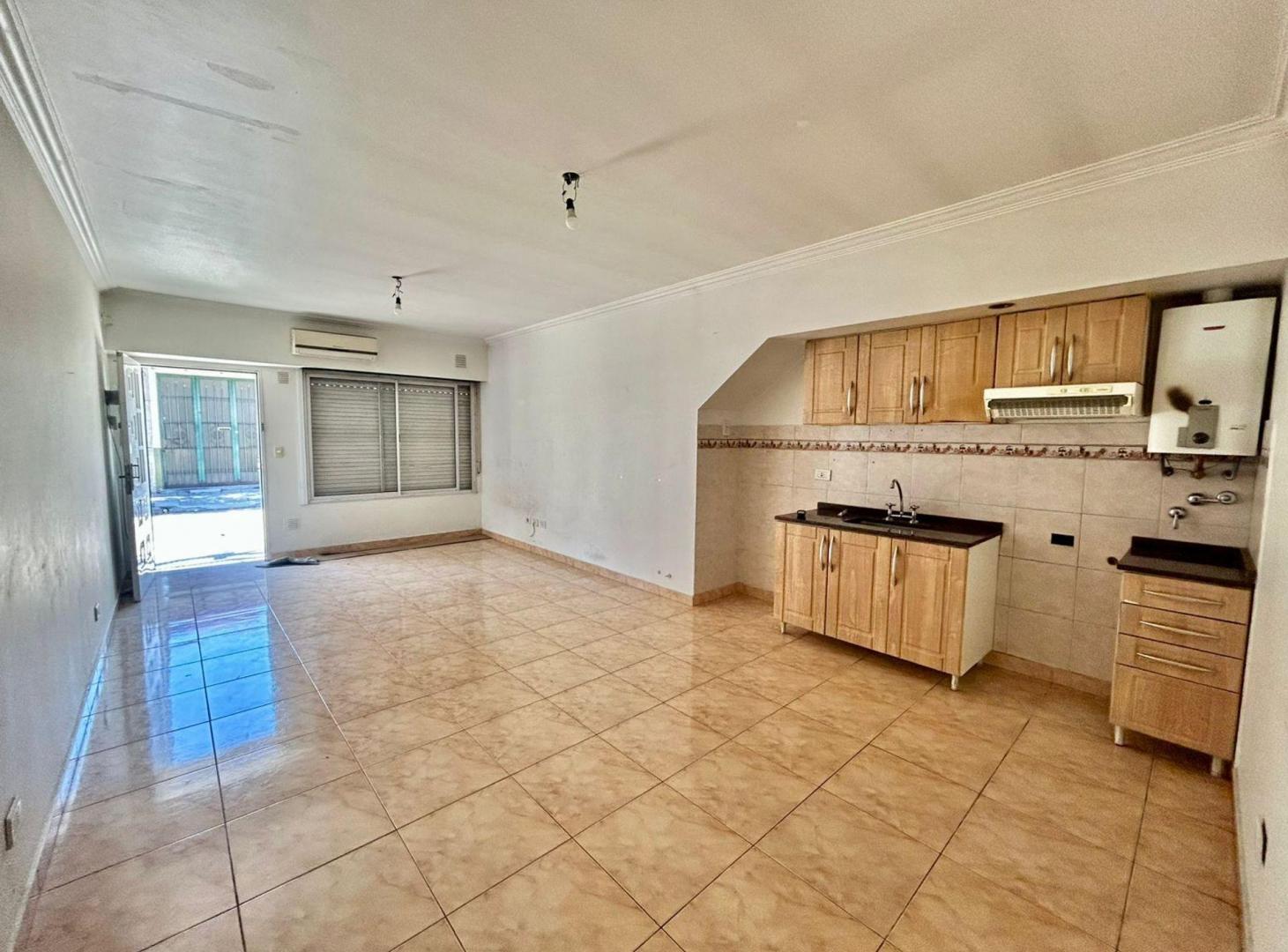 Foto de VENTA PH 2 AMBIENTES LINIERS PATIO, imagen 3