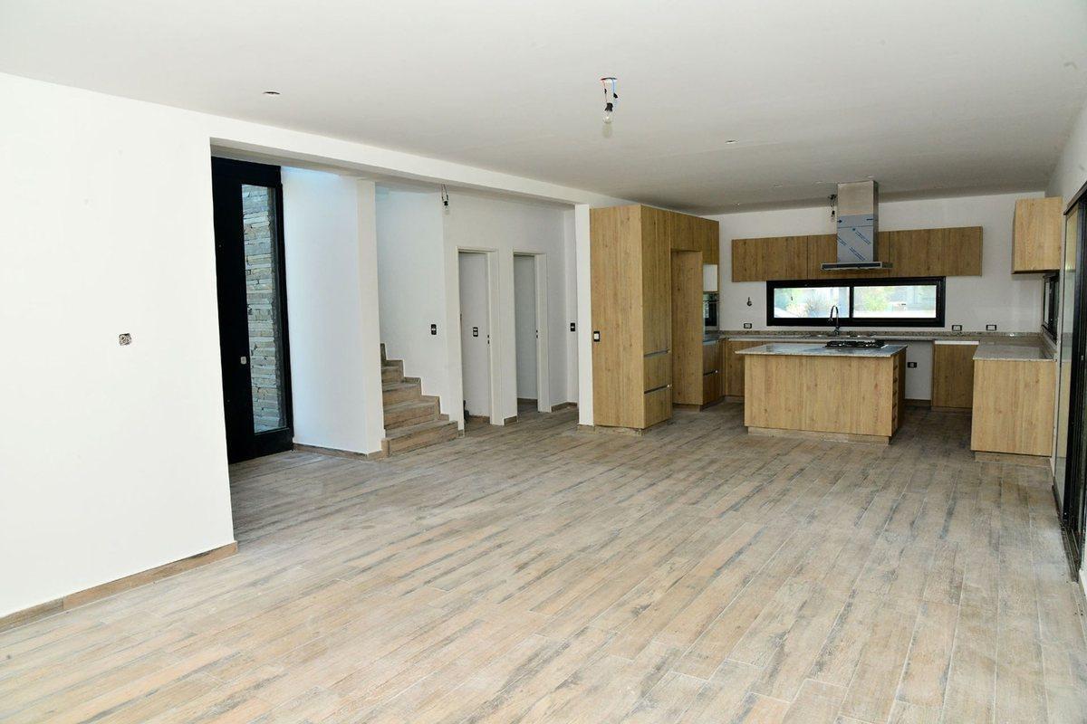 Foto de CASA 5 AMBIENTES A ESTRENAR PARQUE PILETA, imagen 1