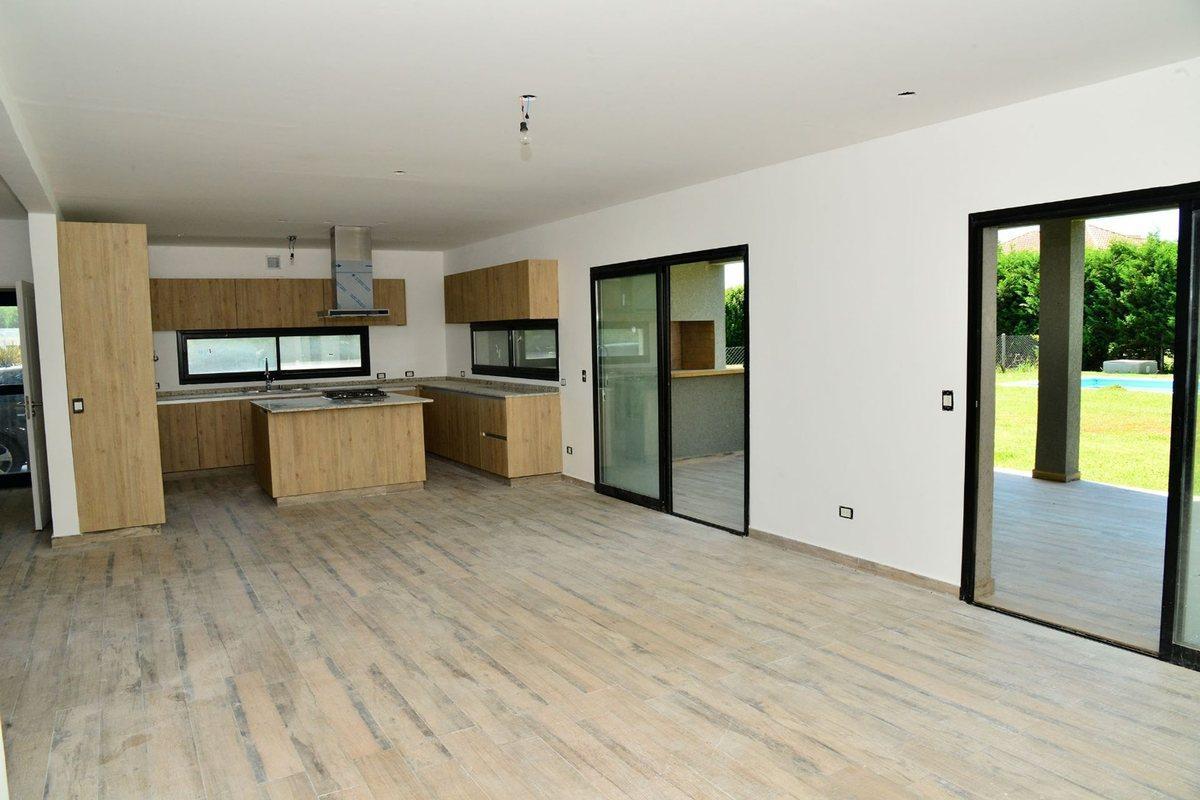 Foto de CASA 5 AMBIENTES A ESTRENAR PARQUE PILETA, imagen 4