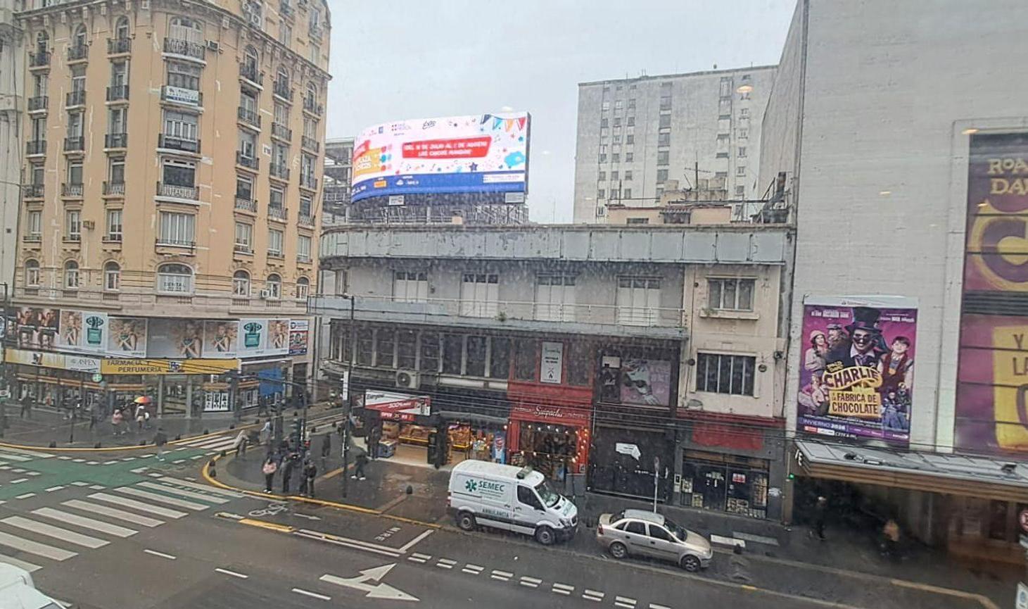 Foto de OFICINA 141 METROS FRENTE A NUEVO, imagen 3