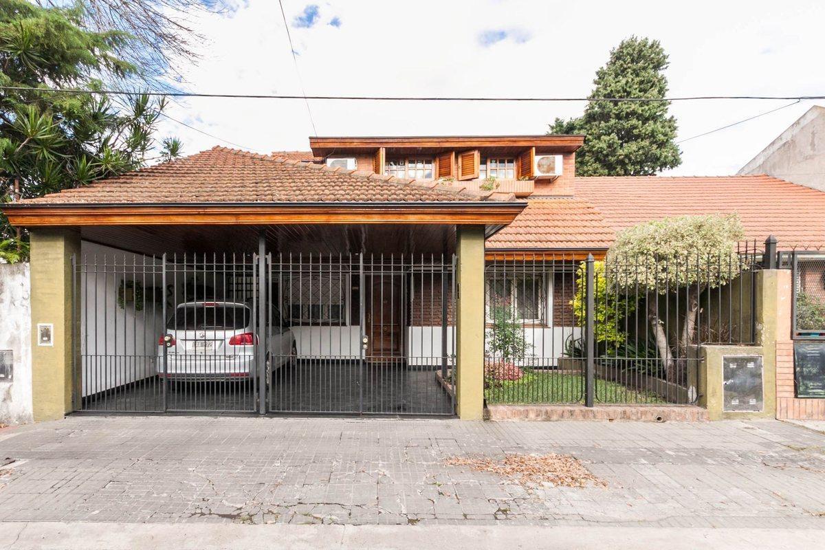 Foto de VENTA CASA 5 AMBIENTES COCHERA QUINCHO ADROGUE, imagen 1