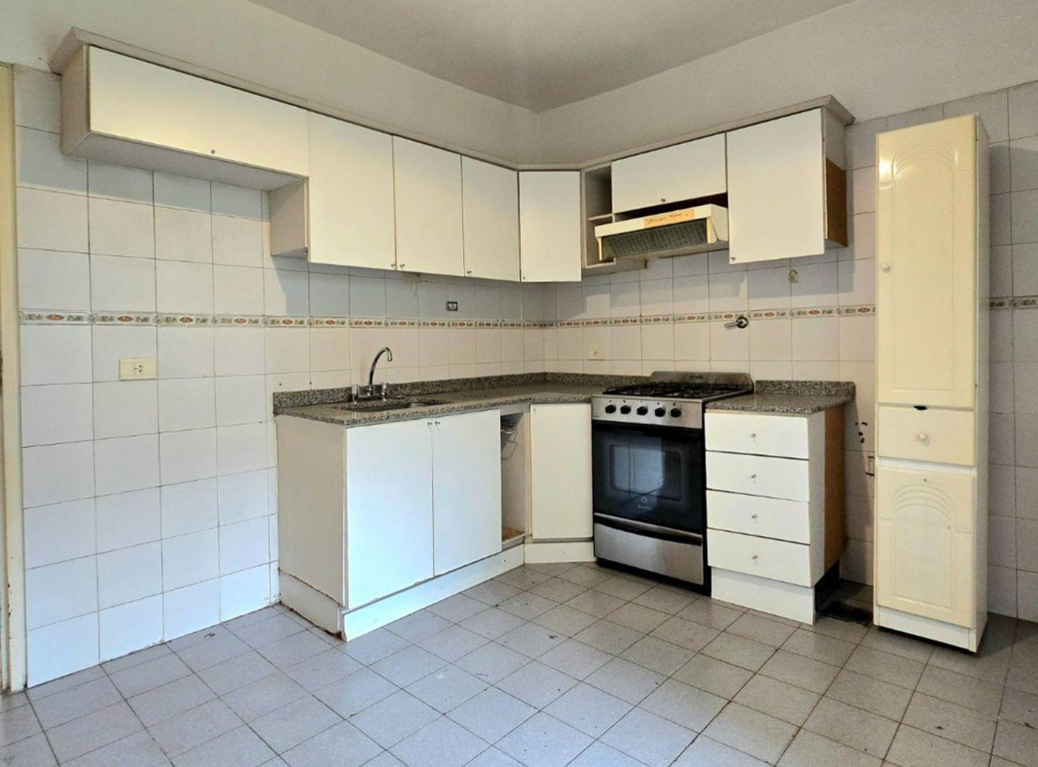 Foto de 4 AMBIENTES COCHERA Y JARDIN VERSALLES, imagen 2