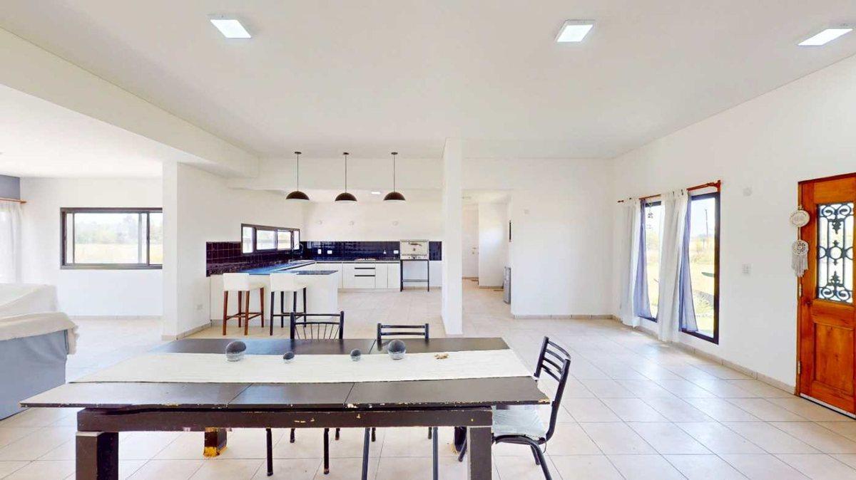 Foto de VENTA CASA 5 AMBIENTES PILETA, imagen 2