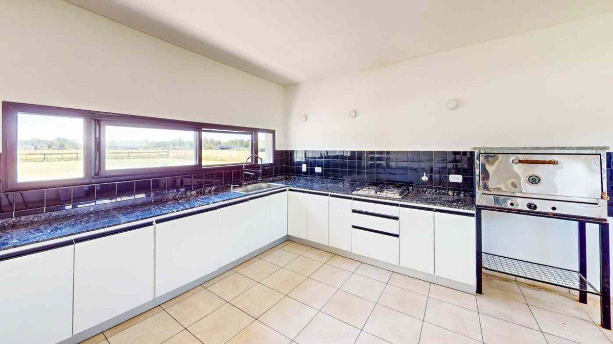 Foto de VENTA CASA 5 AMBIENTES PILETA, imagen 1