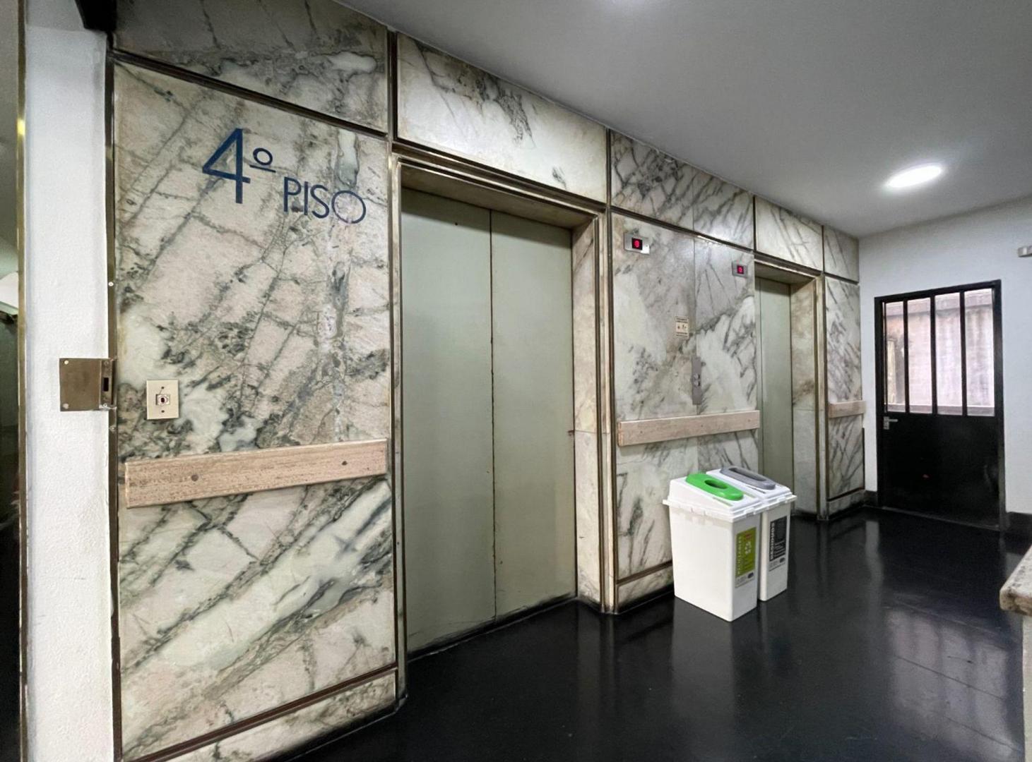 Foto de VENTA DE OFICINA MICROCENTRO INGRESO POR GALERIA, imagen 3