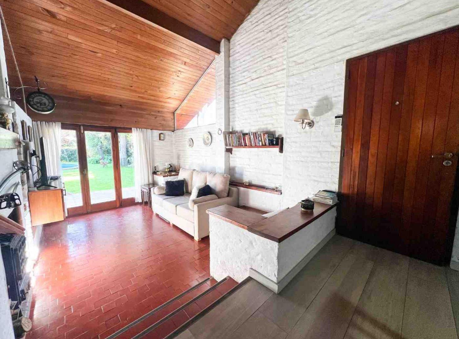 Foto de VENTA CASA 4 AMBIENTES PARQUE PILETA BURZACO, imagen 3