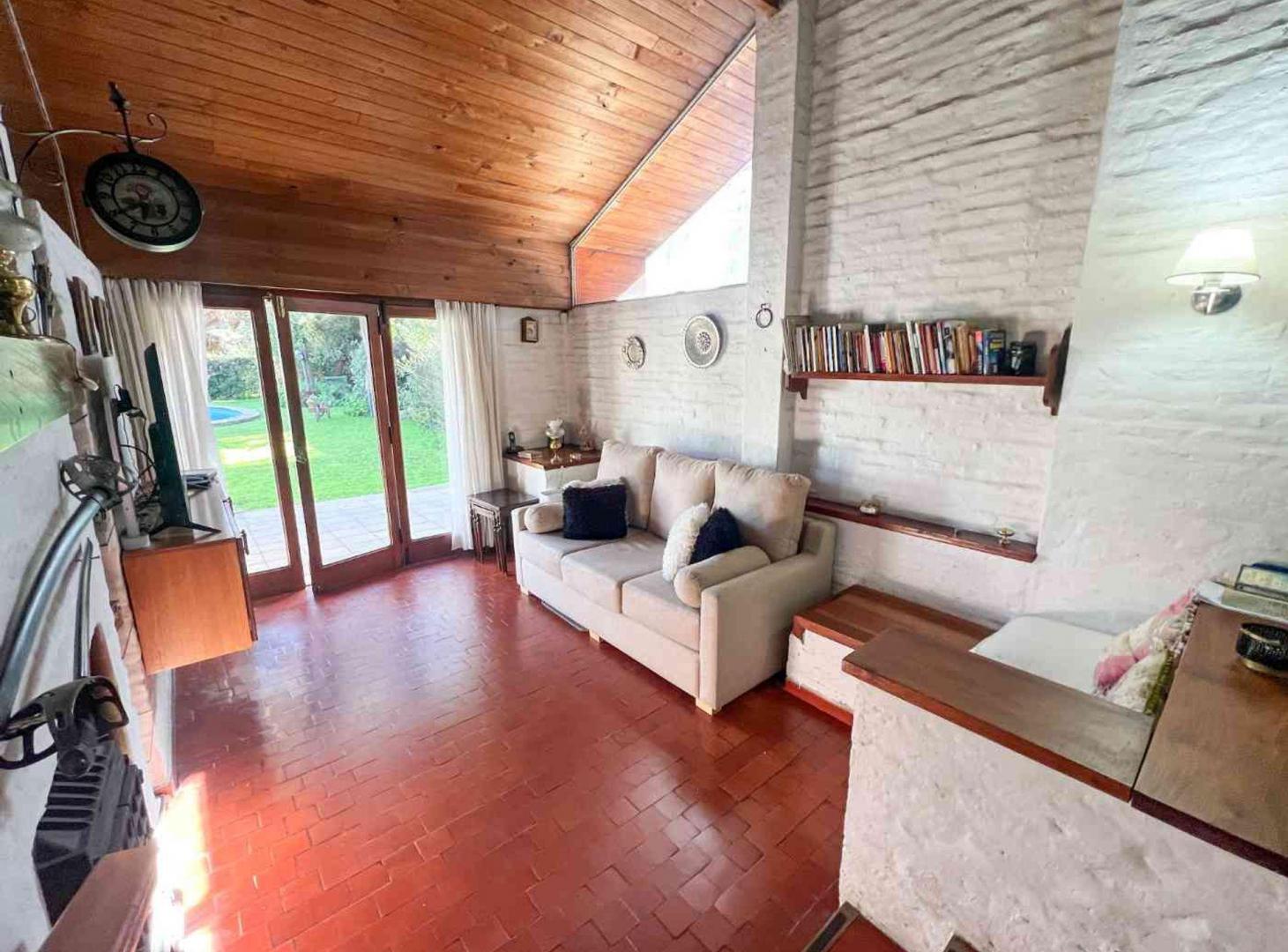 Foto de VENTA CASA 4 AMBIENTES PARQUE PILETA BURZACO, imagen 1