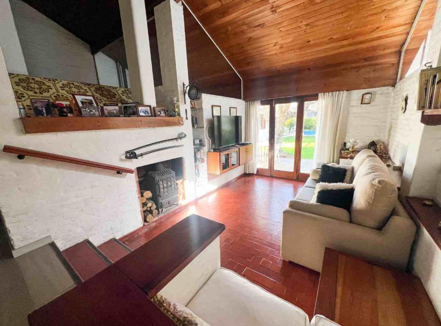 Foto de VENTA CASA 4 AMBIENTES PARQUE PILETA BURZACO, imagen 4