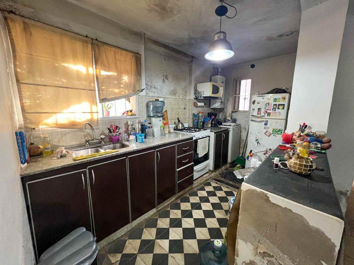 Foto de CASA 3 AMBIENTES JARDIN Y COCHERA A REFACCIONAR, imagen 4