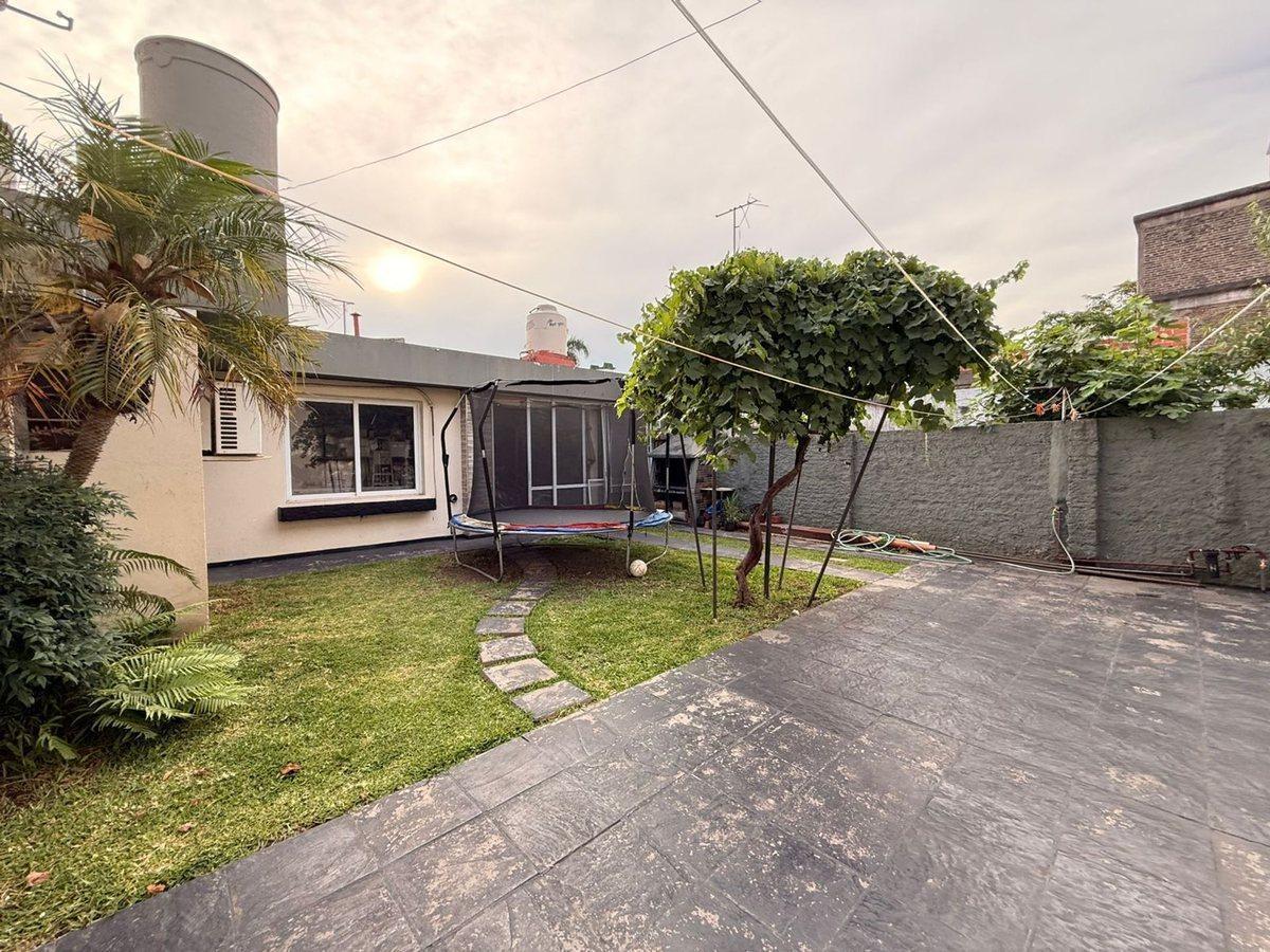 Foto de CASA 5 AMBIENTES COCHERA JARDIN PALOMAR, imagen 3