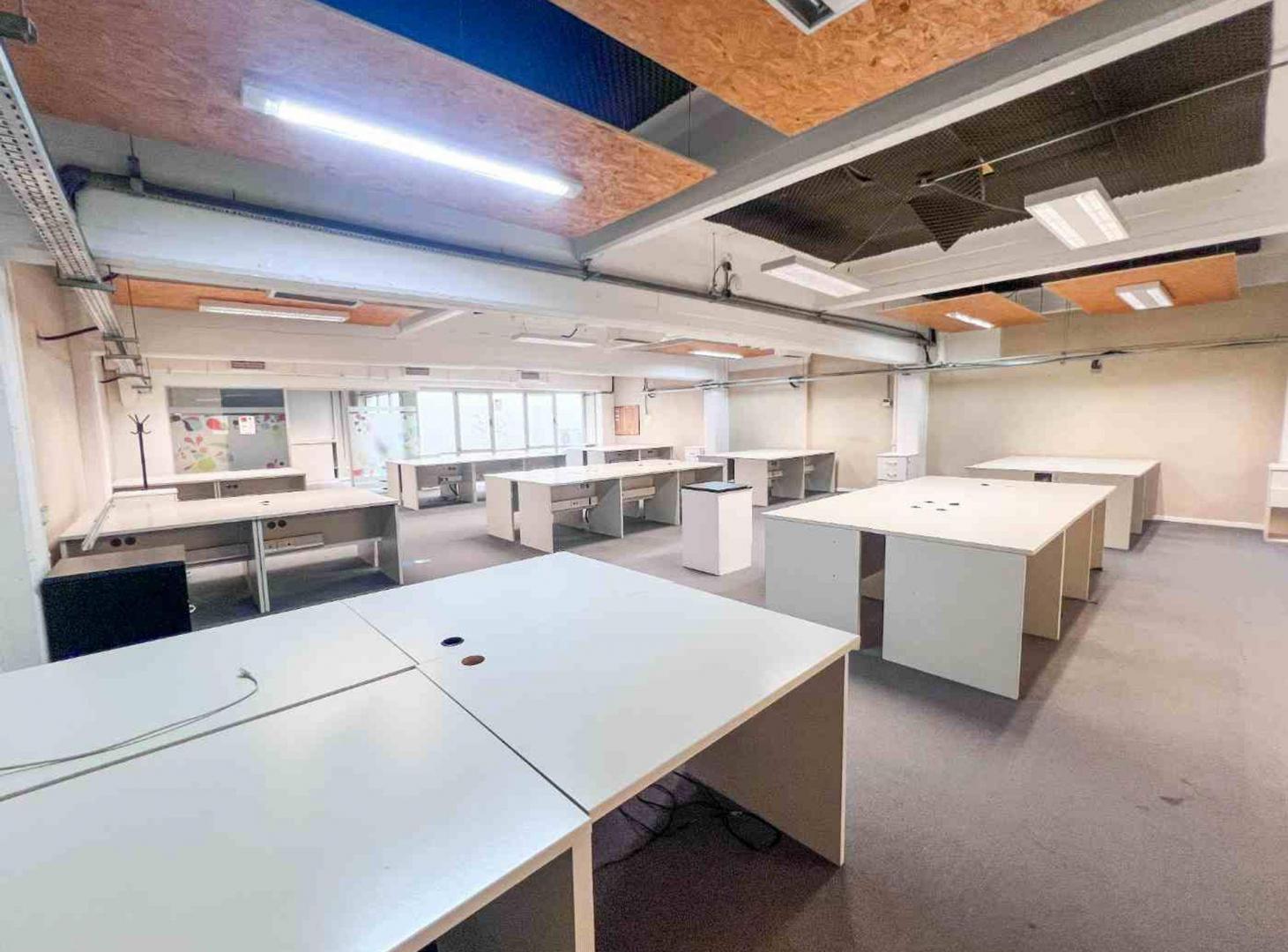 Foto de ALQUILER OFICINA 210 METROS PLANTA LIBRE, imagen 2