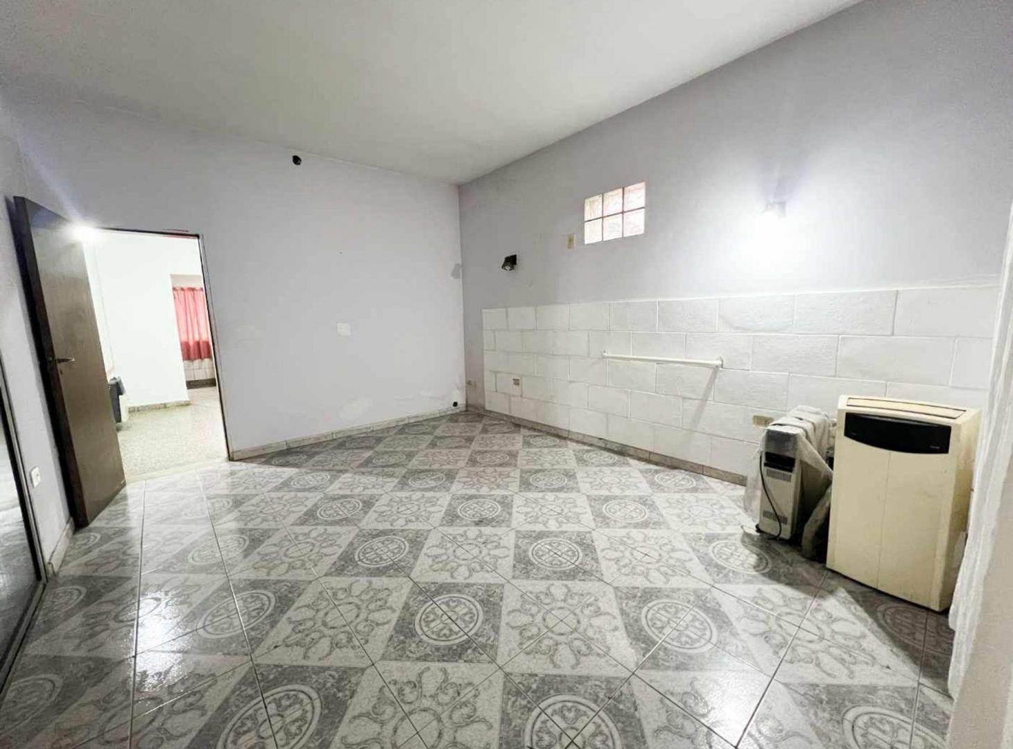 Foto de CASA 4 AMBIENTES GALPON JOSE MARMOL, imagen 4