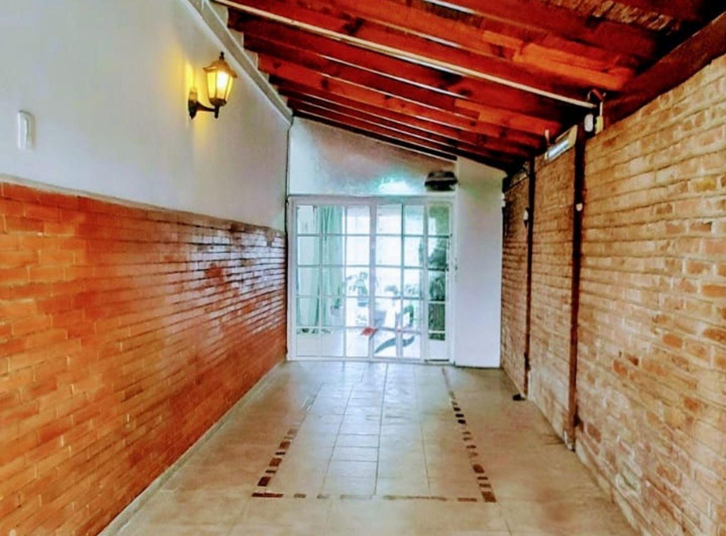 Foto de CASA MULTIFAMILIAR CASTELAR PARQUE PARRILLA, imagen 4