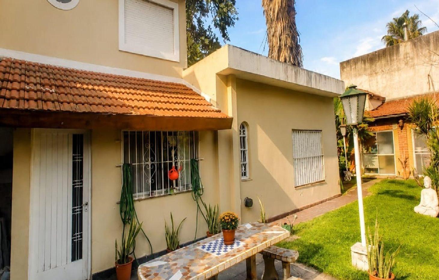 Foto de CASA MULTIFAMILIAR CASTELAR PARQUE PARRILLA, imagen 2
