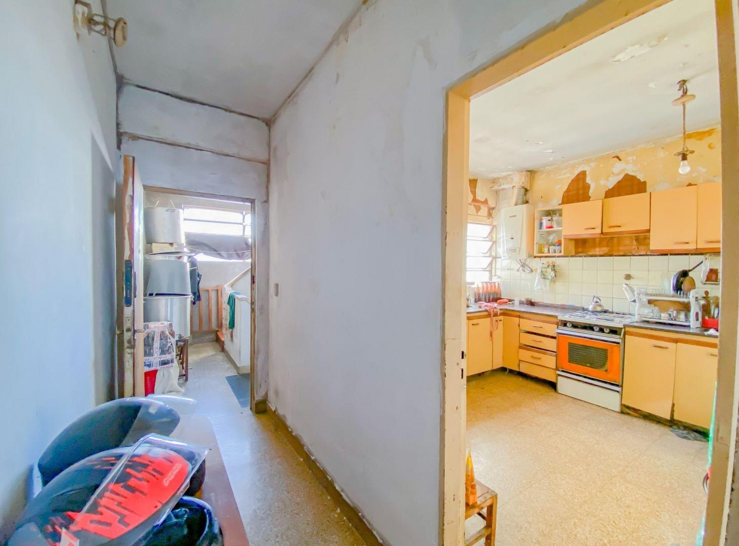 Foto de VENTA PH 3 AMBIENTES TERRAZA BALCON A REFACCIONAR, imagen 2