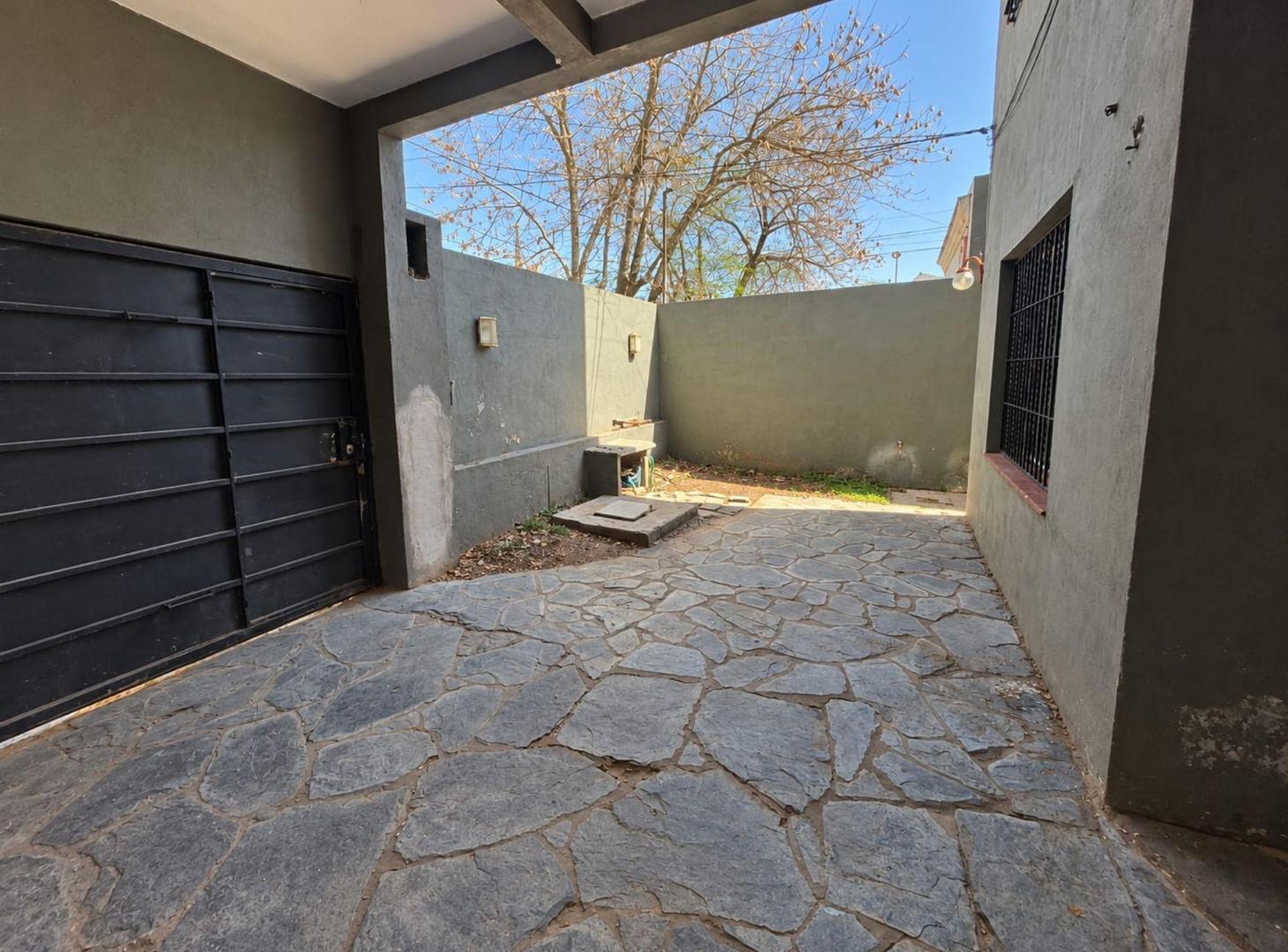 Foto de CASA TIPO PH 4 AMBIENTES COCHERA JARDIN QUINCHO, imagen 2