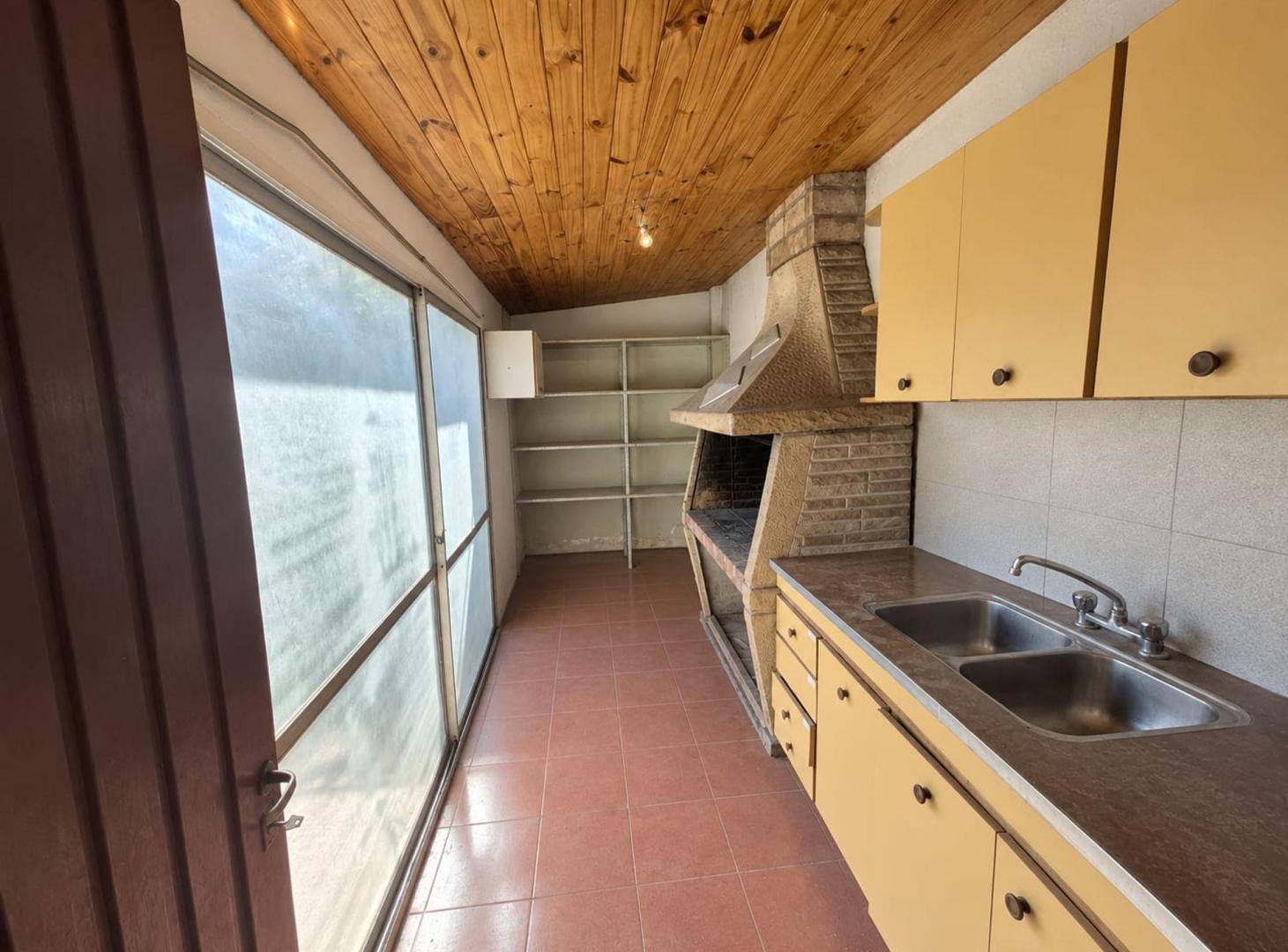 Foto de CASA TIPO PH 4 AMBIENTES COCHERA JARDIN QUINCHO, imagen 1