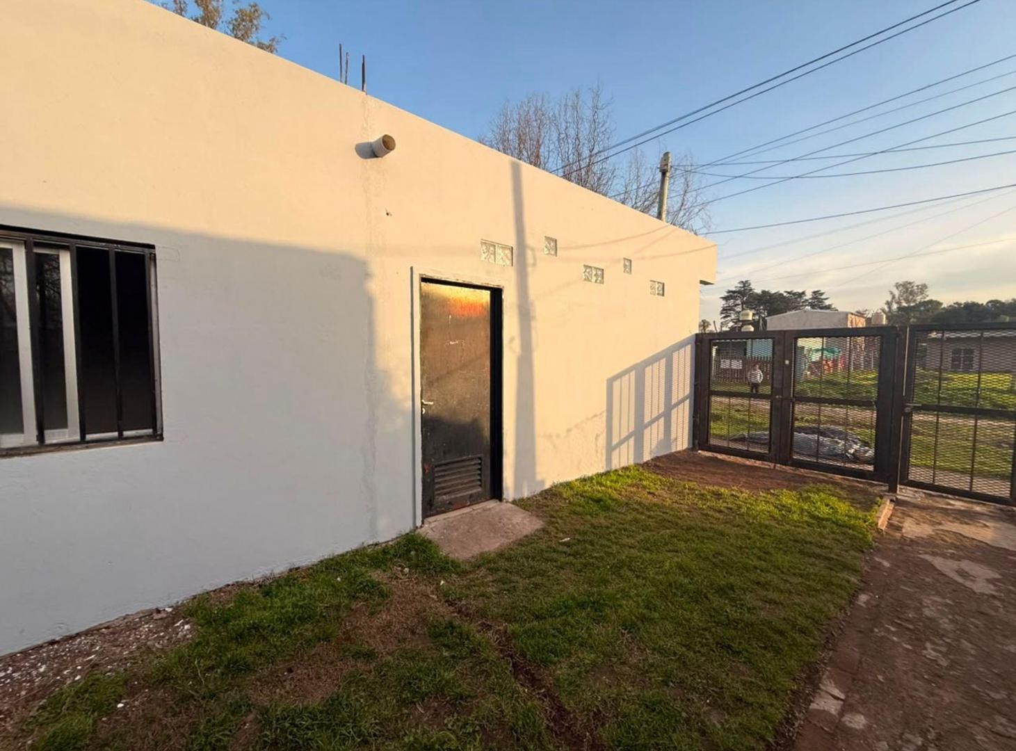 Foto de VENTA CASA 3 AMBIENTES PATIO LOCAL, imagen 2