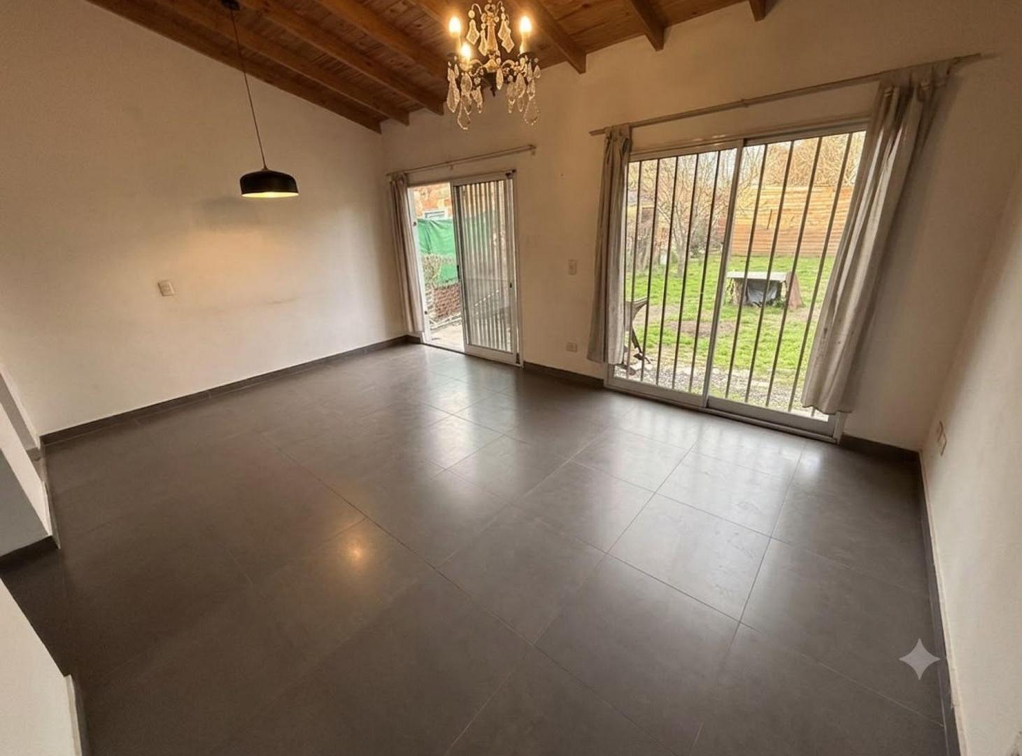 Foto de VENTA CASA 3 AMBIENTES PATIO LOCAL, imagen 1