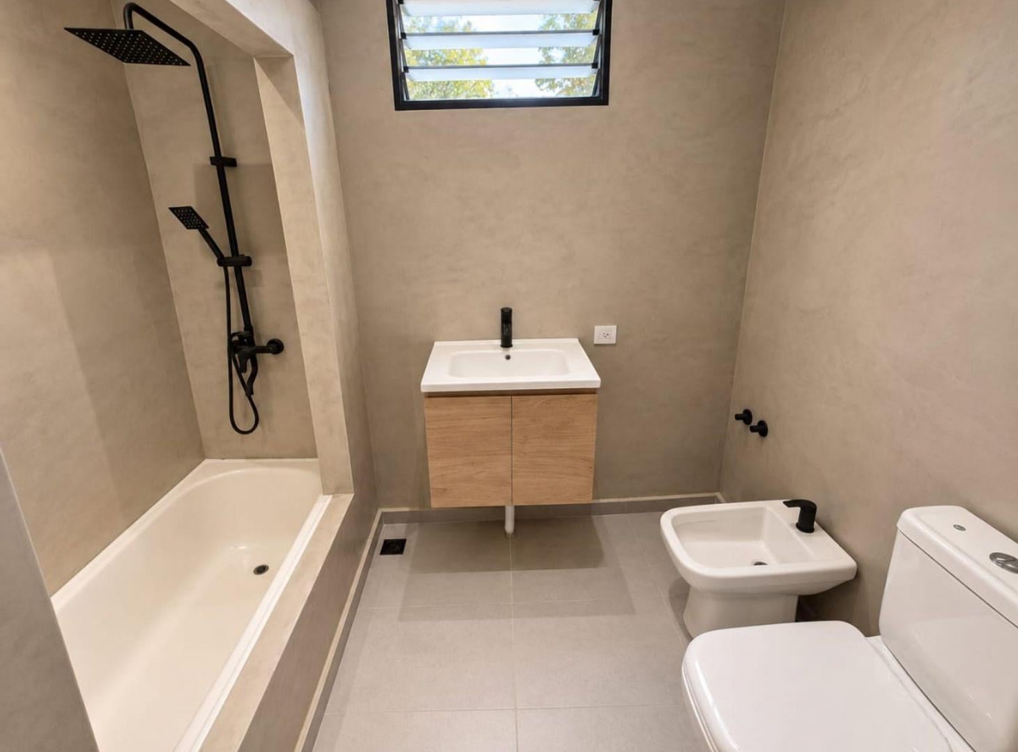 Foto de CASA EN VENTA 5 AMBIENTES PILETA QUINCHO ADROGUE, imagen 3
