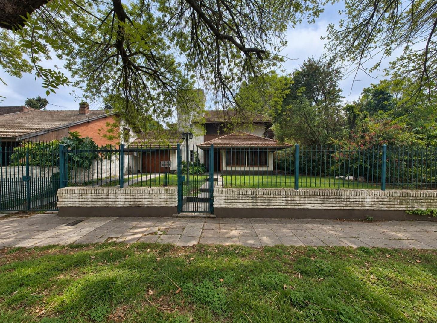 Foto de CASA EN VENTA 5 AMBIENTES JARDIN PILETA ADROGUÉ, imagen 1