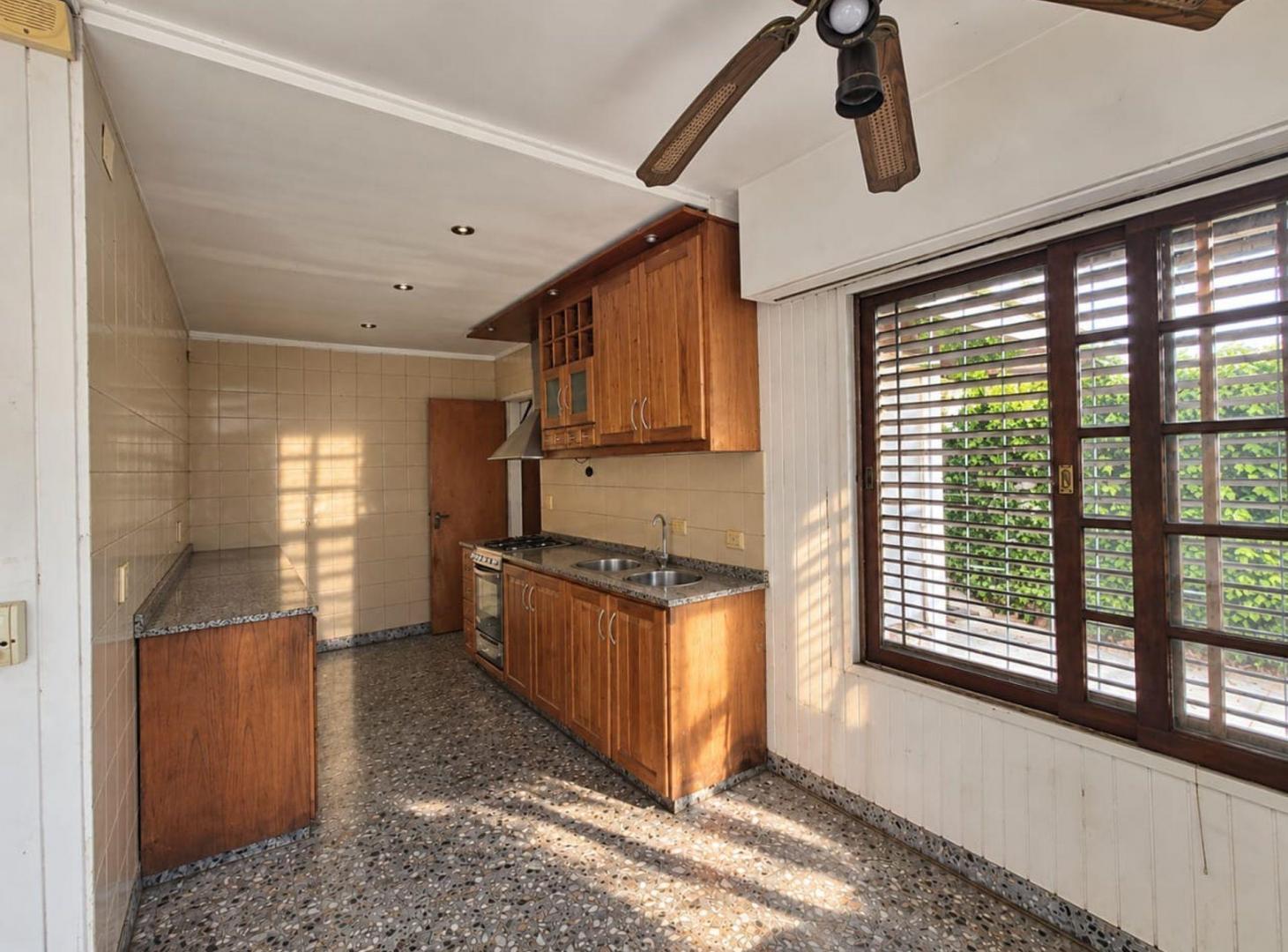 Foto de CASA EN VENTA 5 AMBIENTES JARDIN PILETA ADROGUÉ, imagen 4