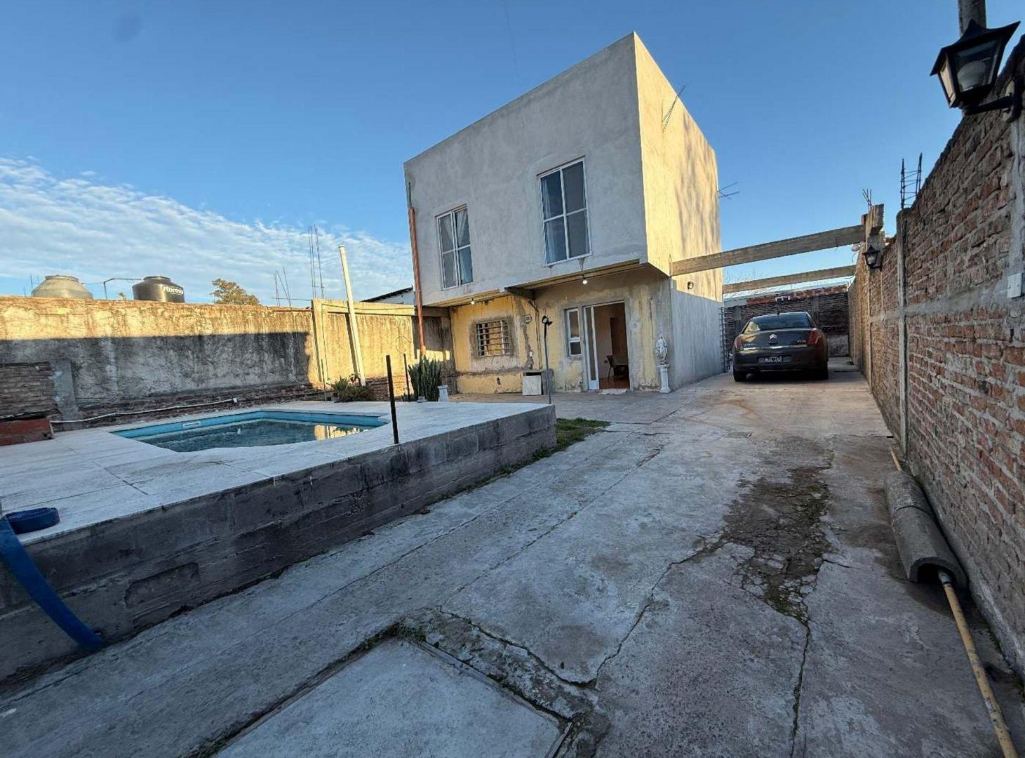 Foto de CASA MULTIFAMILIAR 4 AMBIENTES PILETA LAVADERO, imagen 1