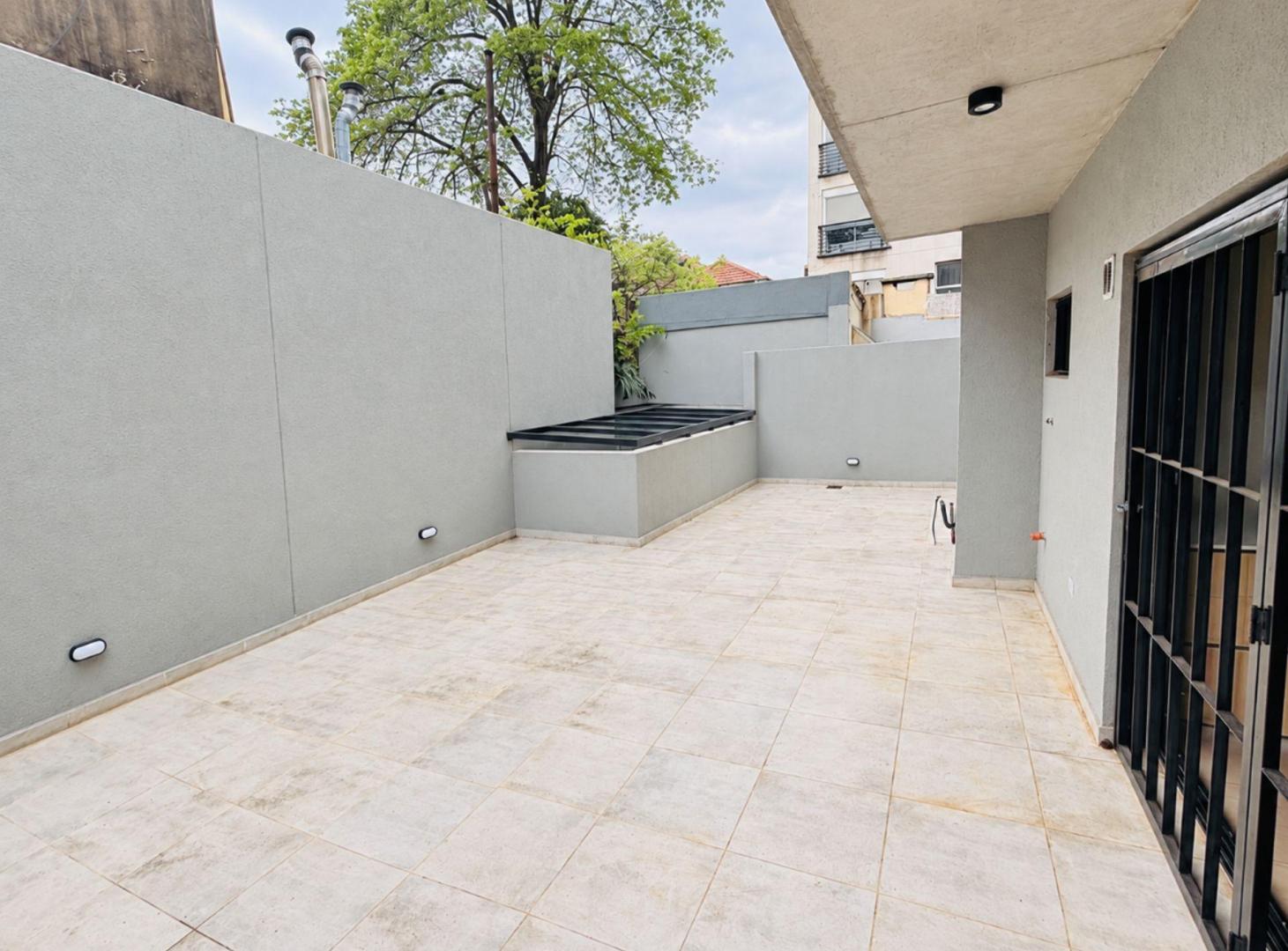 Foto de PISO 4 AMBIENTES COCHERA DOBLE PATIO ESTRENAR, imagen 5