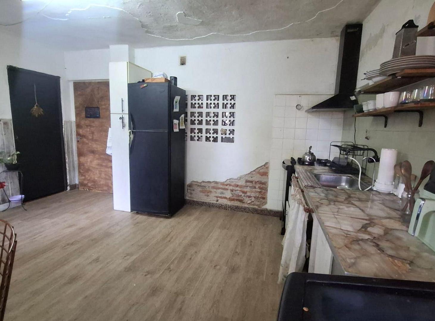 Foto de VENTA CUATRO AMBIENTES CON COCHERA GALPON JARDIN, imagen 1