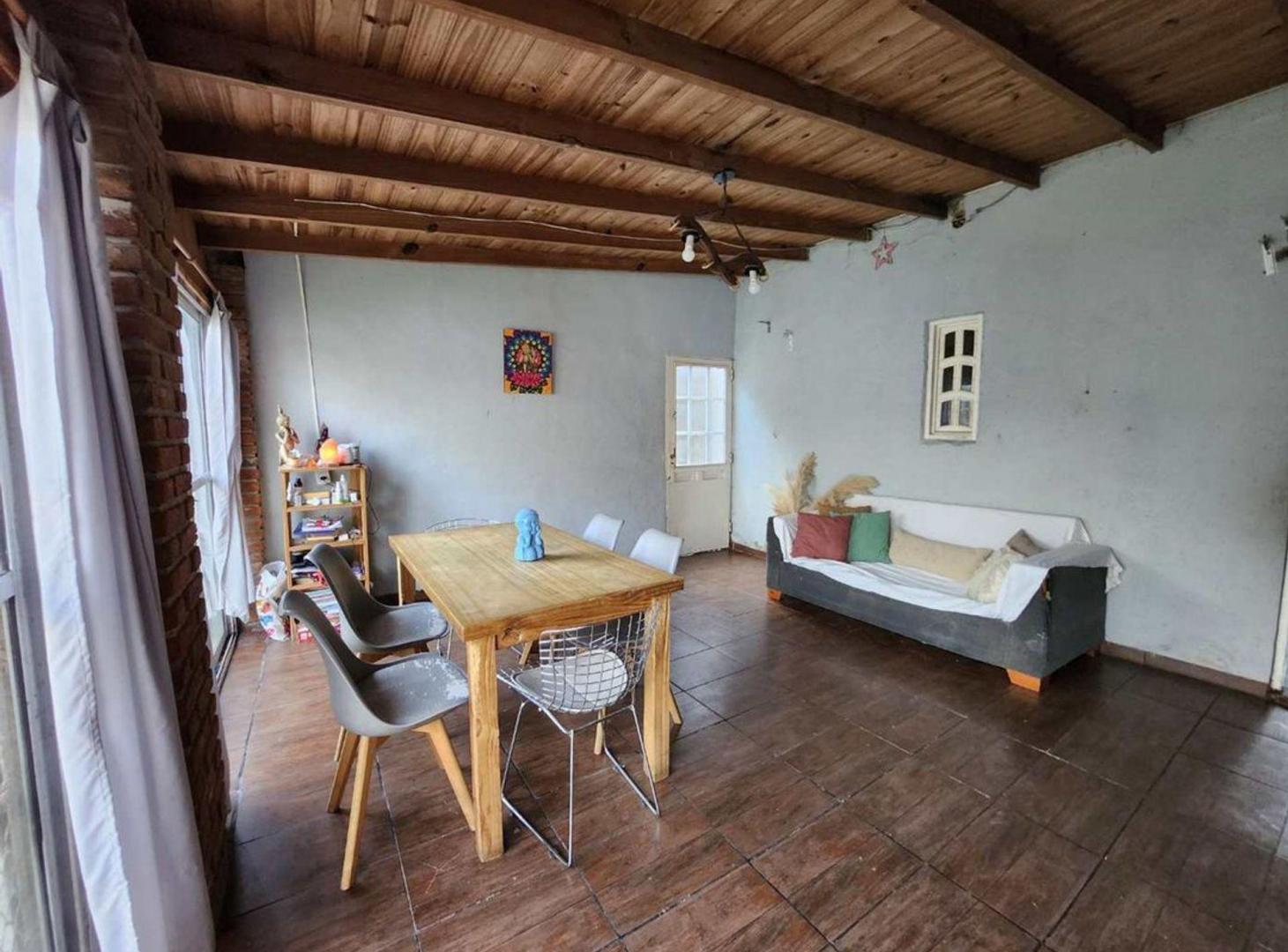 Foto de VENTA CUATRO AMBIENTES CON COCHERA GALPON JARDIN, imagen 2