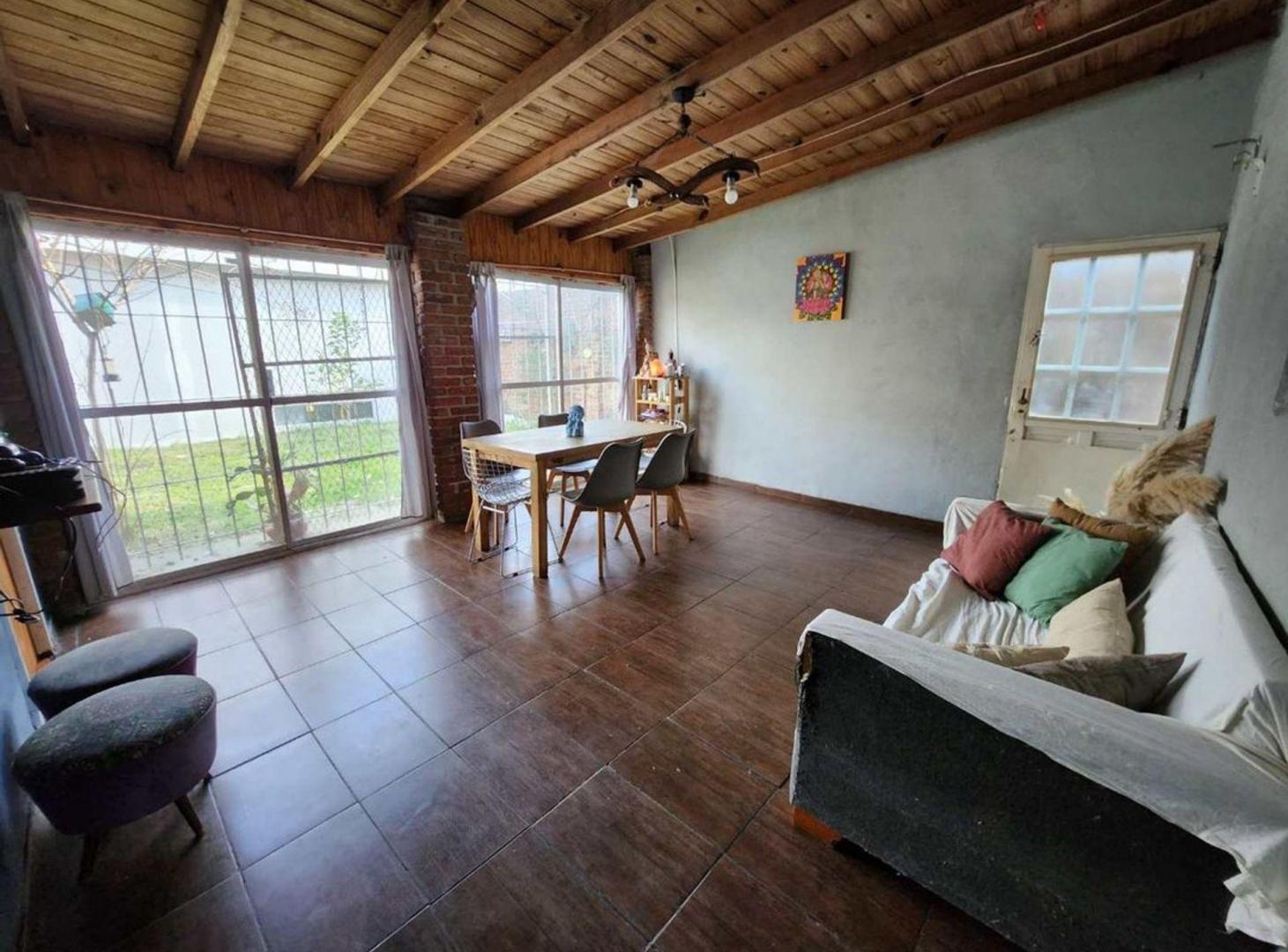 Foto de VENTA CUATRO AMBIENTES CON COCHERA GALPON JARDIN, imagen 3