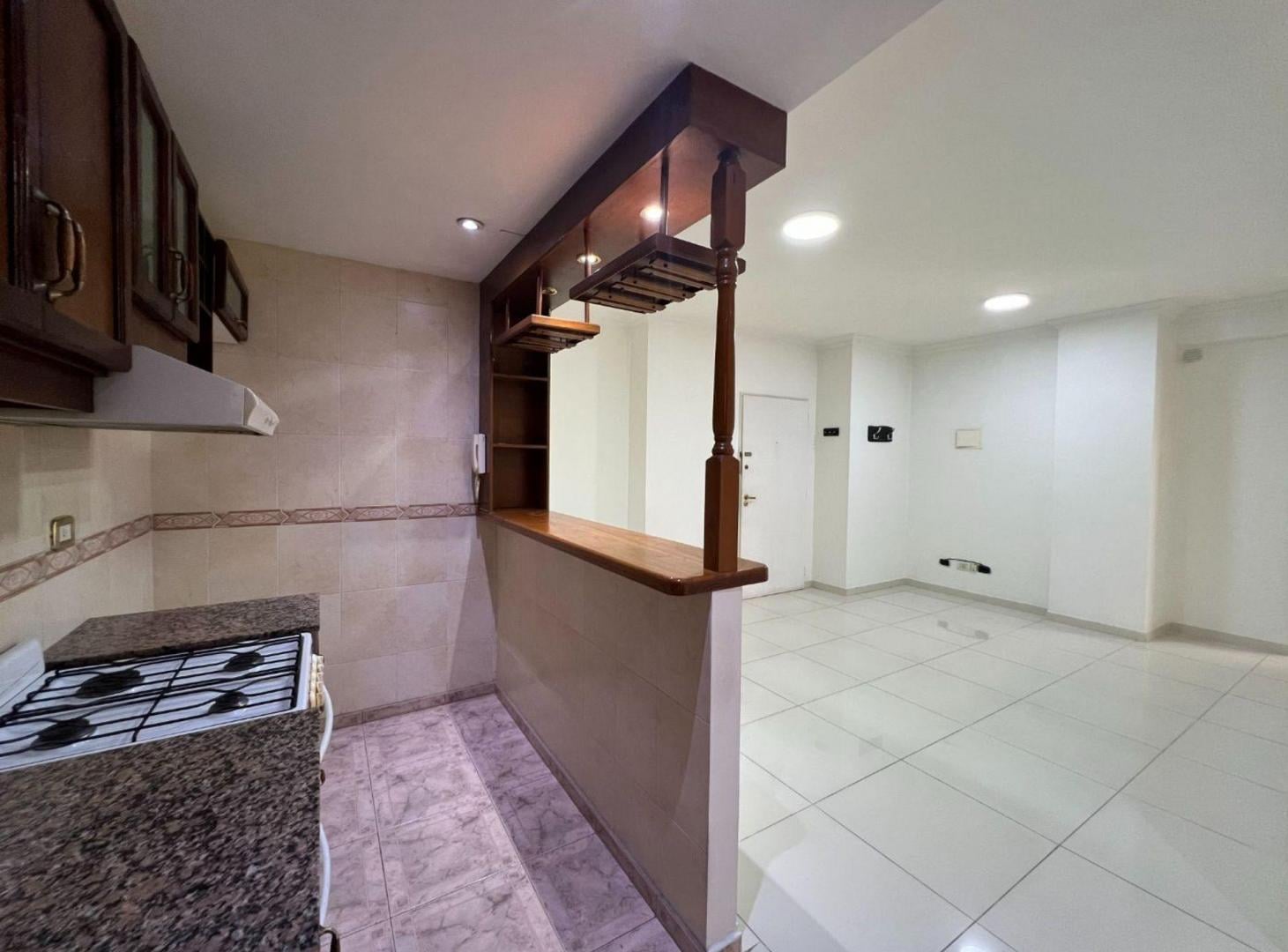 Foto de VENTA 3 AMBIENTES CON PATIO MONTE CASTRO, imagen 2