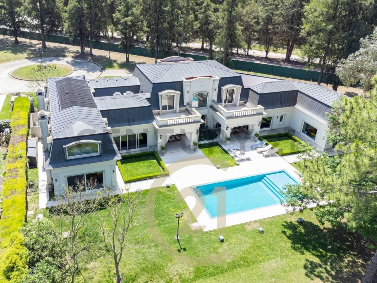 Casa de Estilo Francés Desarrollada Sobre un Lote de 1686 m² Totales en El Country Saint Thomas 4