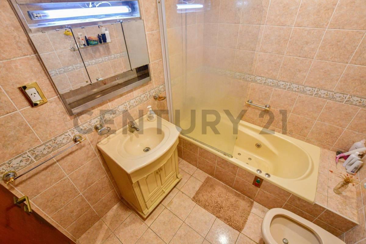 Foto de Casa en venta en Gonnet, 3 dormitorios y cochera., imagen 4