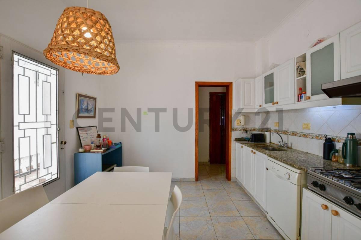 Foto de Casa en venta en Gonnet, 3 dormitorios y cochera., imagen 3
