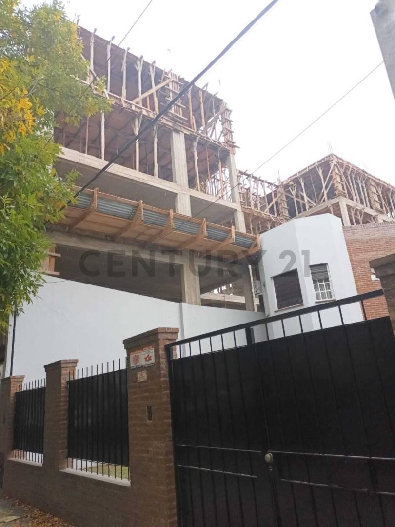 Monoambiente en construcción con balcón – 4º piso al contrafrente, La Plata